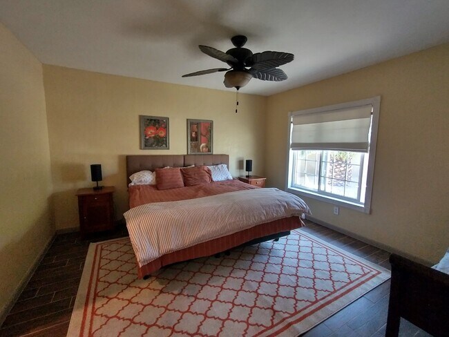 Habitación principal, cama King - 9422 E Placita Eunice