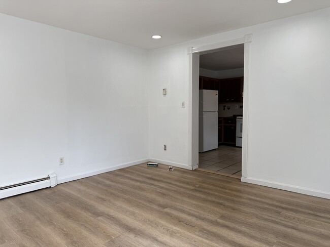Building Photo - 690 Wellwood Ave