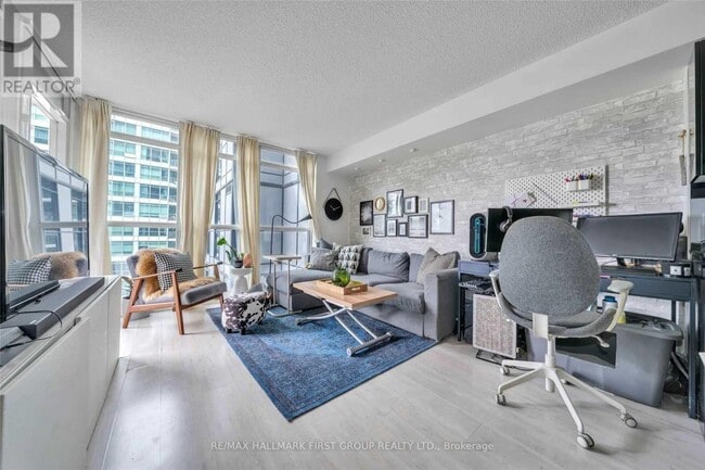 Photo du bâtiment - 19 Singer Ct