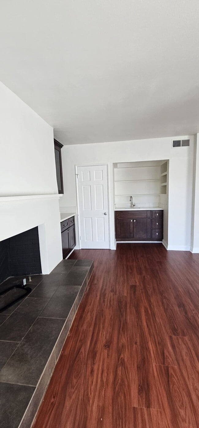 Foto del edificio - 1105 S Barrington Ave