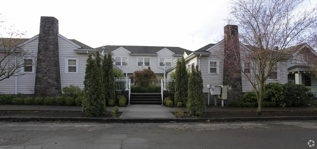 Foto del edificio - Courtyard Apartments