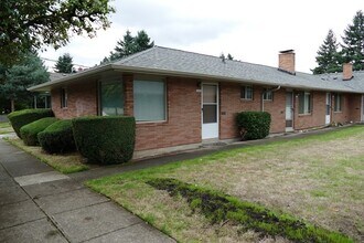 Building Photo - 1161 NE 65th Ave