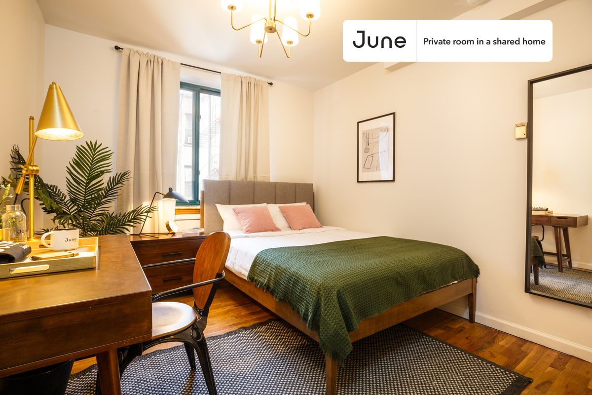 Foto principal - Private bedroom in 5 bed/2 bath Home