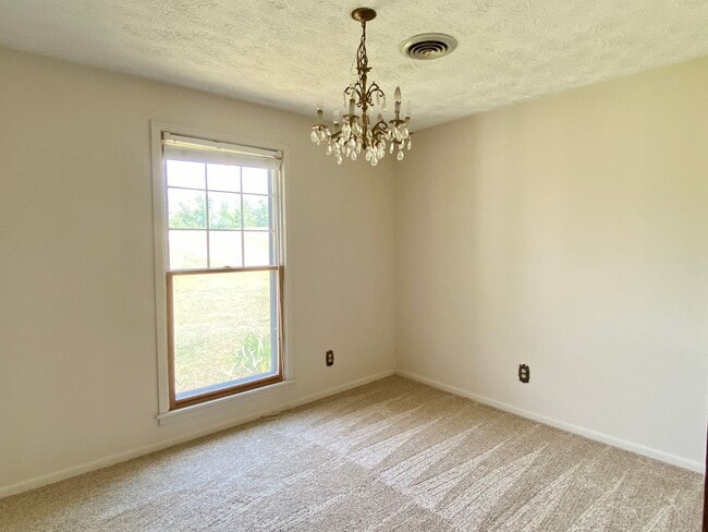 Building Photo - 551 Bissell Rd
