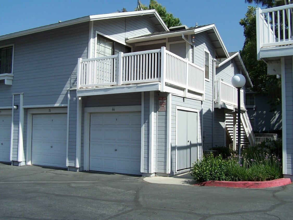 Foto principal - Lovely 2 Bedroom Condo in Azusa