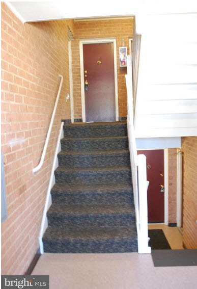 Building Photo - 3874 Lyndhurst Dr