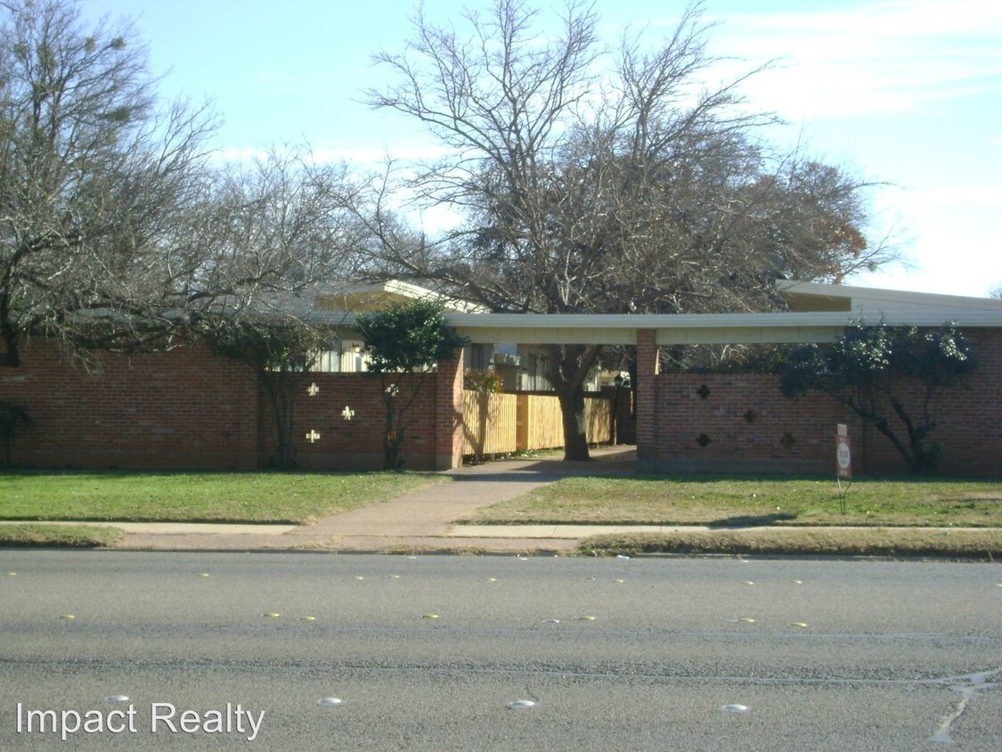 Primary Photo - 2101 Glenhaven Dr