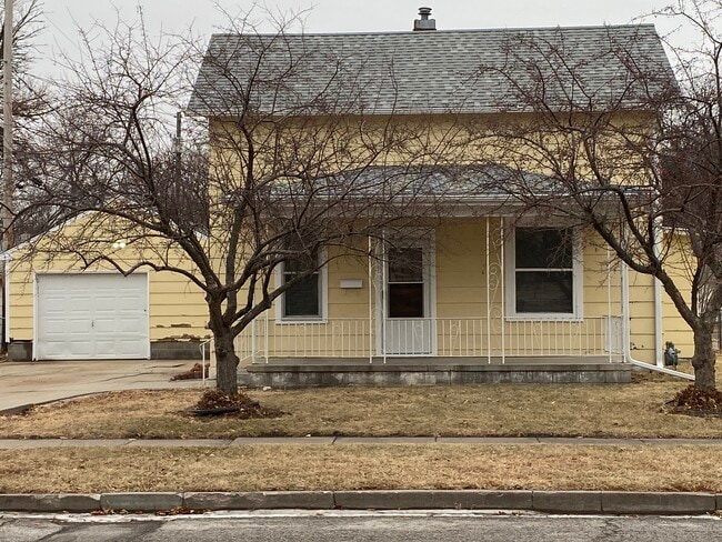 Building Photo - 521 E 10th St