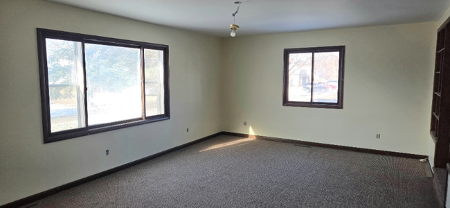 Building Photo - 214 4th Ave