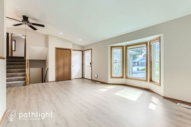 Foto del edificio - 5273 Lannon Ave NE
