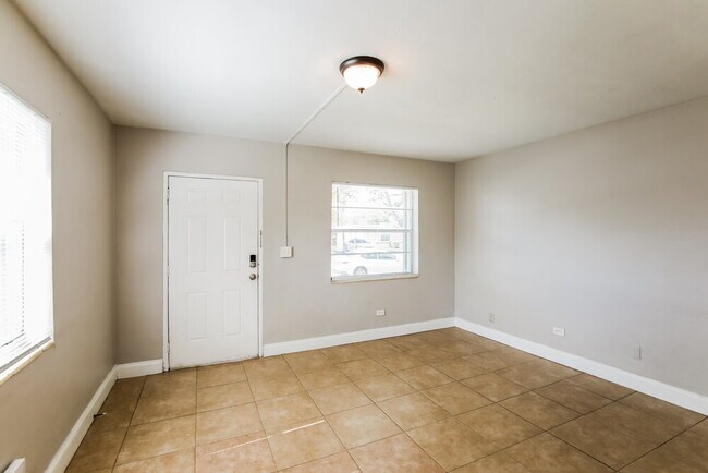 Foto del edificio - 2814 NW 6th St