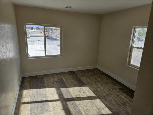 Building Photo - 261 S Moapa Valley Blvd