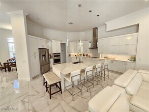 Building Photo - 8122 Wilshire Lakes Blvd