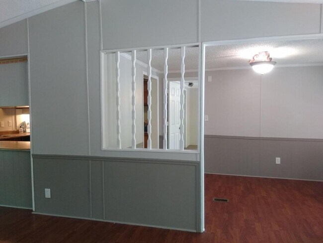 Building Photo - 107 Oak View Dr