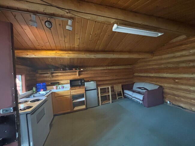 Foto del edificio - Dry cabin off Goldstream / Dog friendly