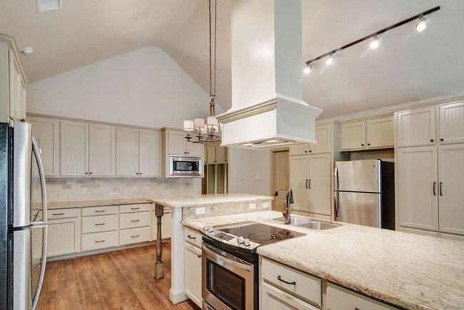 Foto del edificio - Currently occupied until July 31, 2026