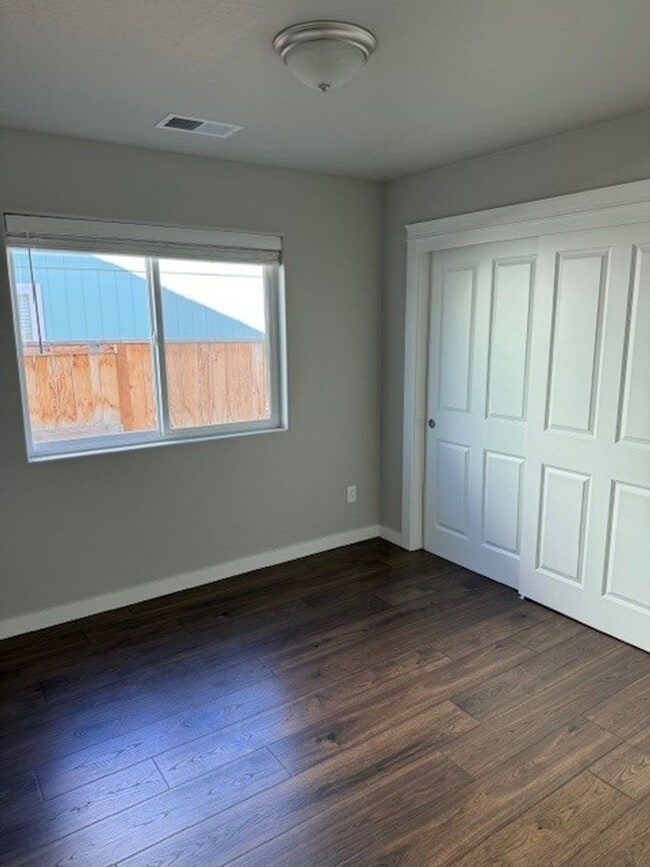 Foto del edificio - 2228-2230 Lozier Ct