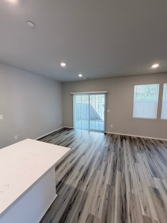 Foto del edificio - 9452 N Chestnut Ct