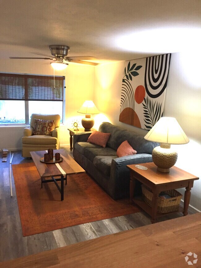 Royal Poinciana Park Apartments for Rent with Washer & Dryer Vero