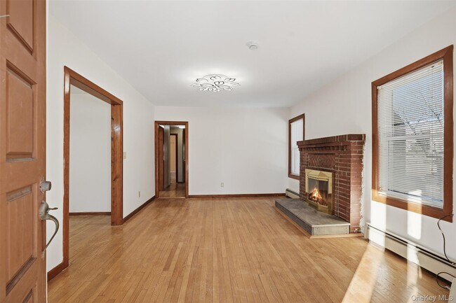 Building Photo - 95 King St