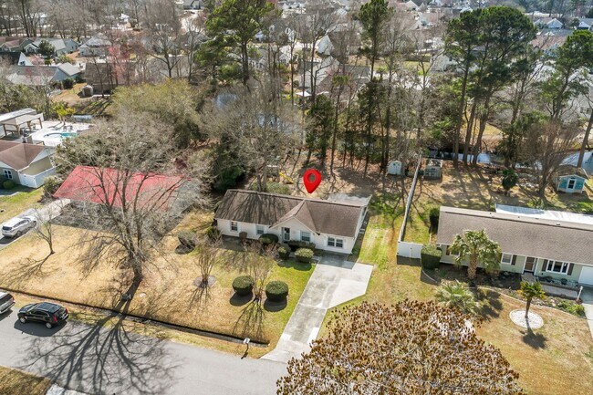 Building Photo - 4 Bed/2 Bath Furnished Single Family Home in Surfside 1 Mile to the Beach By Golf Cart!