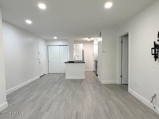 Foto del edificio - 1401 S Palmetto Ave