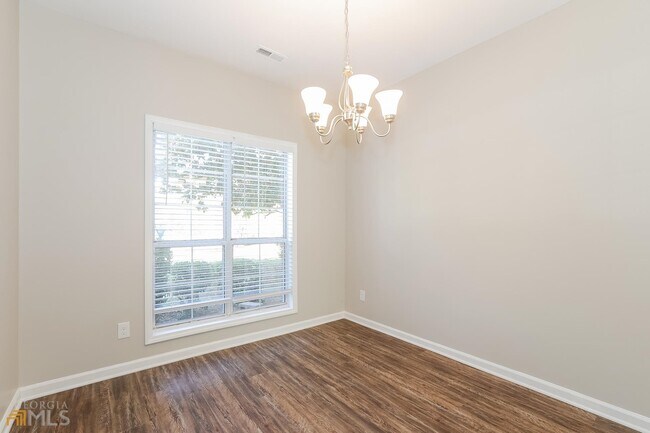 Foto del edificio - 524 Bentley Way