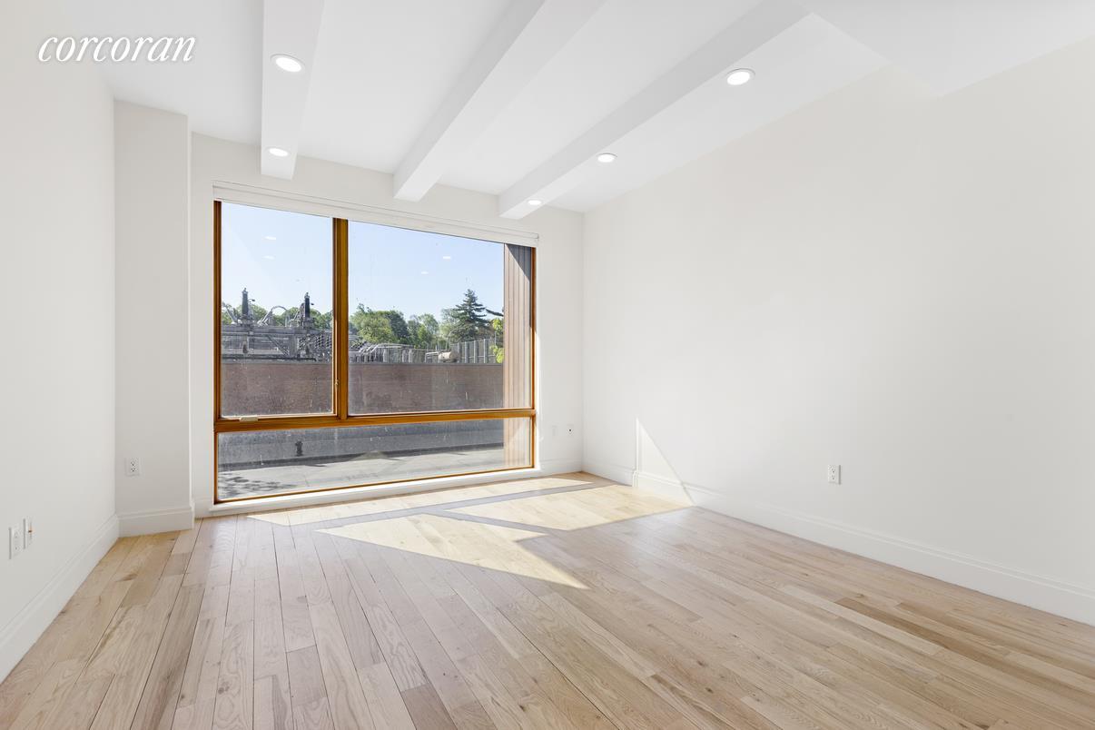 Primary Photo - 734 5th Ave