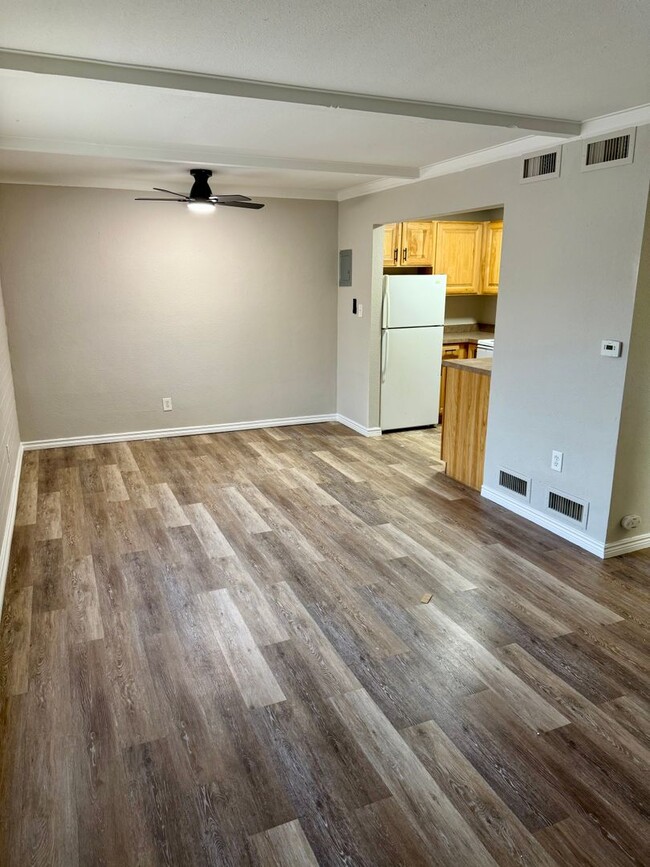 Building Photo - Charming Studio Apartment in Manitou Springs!