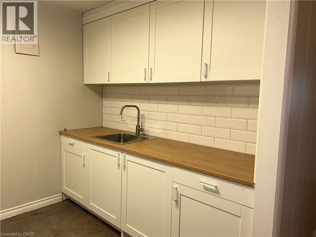 Building Photo - 49 Kent St N