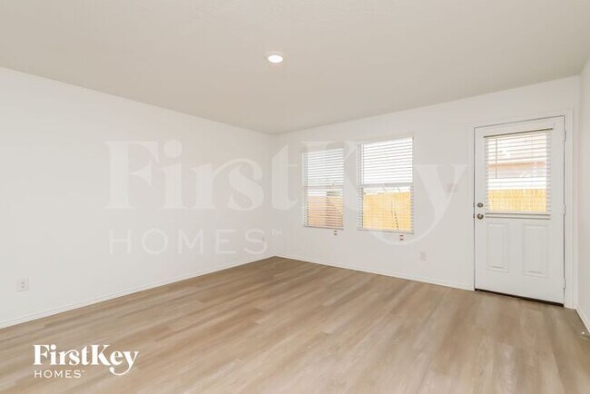 Building Photo - 10422 McClintock Dr