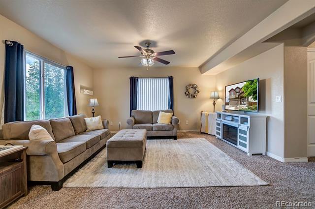 Foto del edificio - 8013 Pinfeather Dr