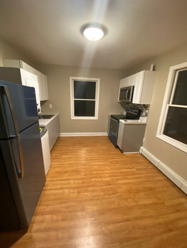 10 Robinson Dr Unit second flr, Shirley, NY 11967 10 Robinson Dr