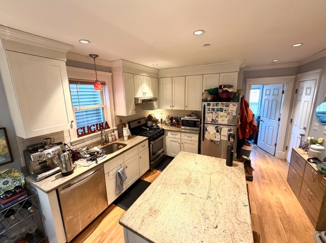 Building Photo - 133 Erie St