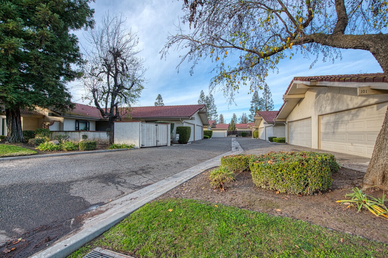 Exterior - 1556 W Herndon Ave