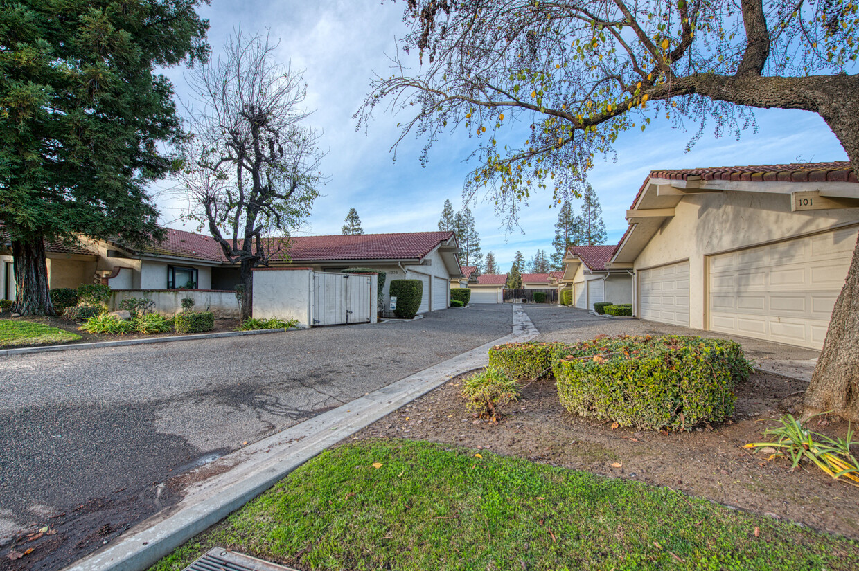 Exterior - 1556 W Herndon Ave