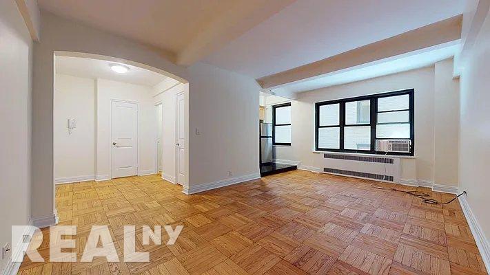 Foto principal - 141 E 56th St