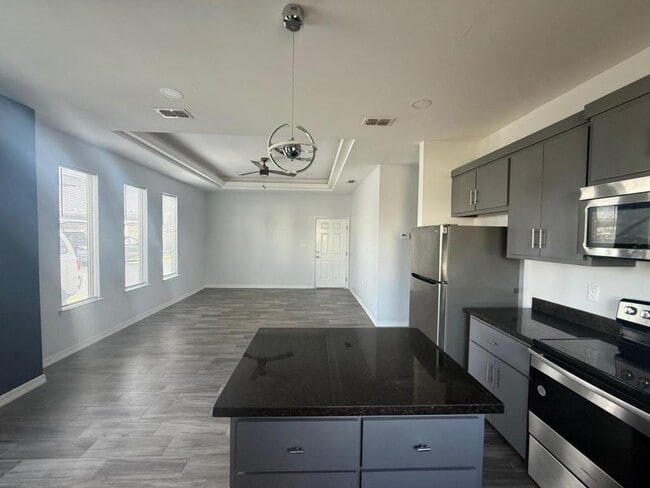 Foto del edificio - 3921 Las Vistas Ln