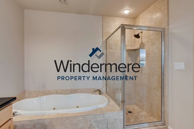 Building Photo - 2 Bedroom Waterview Condo