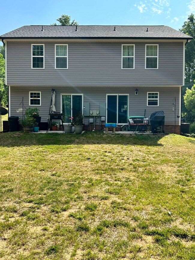 Foto del edificio - Beautiful 3 Bedroom 2.5 Bath Duplex Home i...