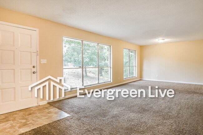 Foto del edificio - 1208 Oakley Dr