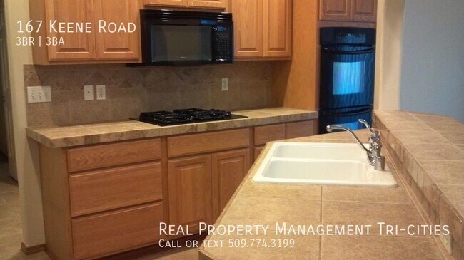 Foto del edificio - Great South Richland Location with 3 Maste...