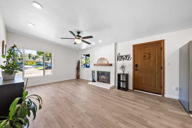 Building Photo - 9254 Fairlawn St