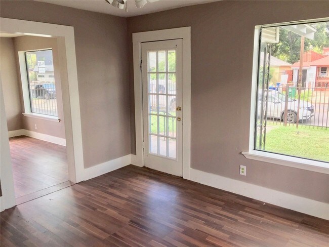 Building Photo - 2701 E Cesar Chavez St