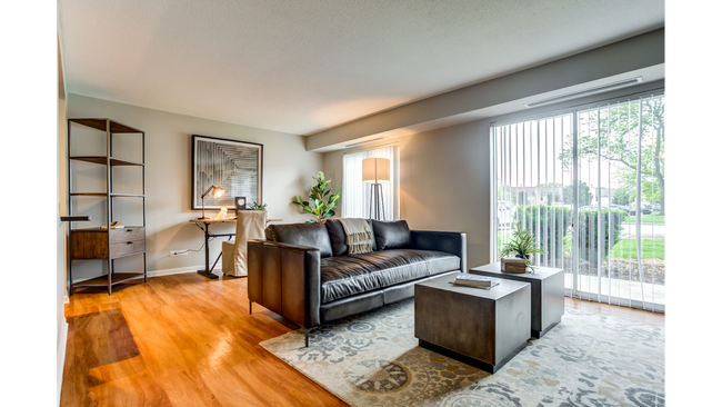 Room to Relax! - Twin Lake Towers