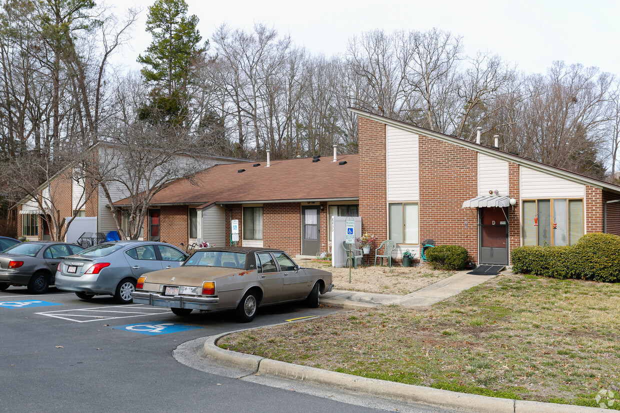 Primary Photo - Montclair Apartments