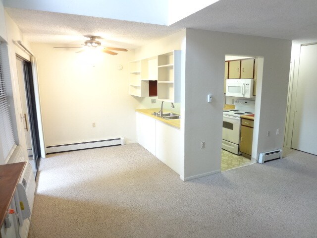 Building Photo - 512 E Monroe Dr