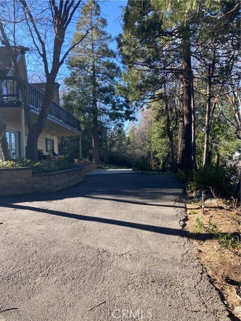 Foto del edificio - 180 Weisshorn Dr