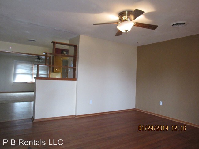 Building Photo - 3 br, 1.5 bath House - 2401 NW 38th Place