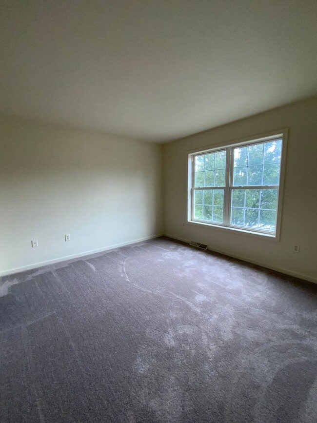 Building Photo - 204 Elmshire Dr